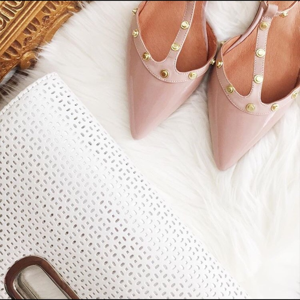 Halogen size 7 flats.